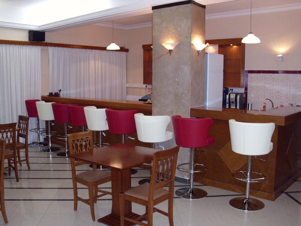 Hotel Cybele Pefki Atenas Exterior foto